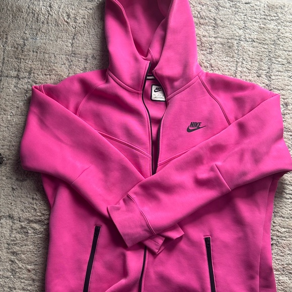 Pink Nike tech set - Picture 1 of 5